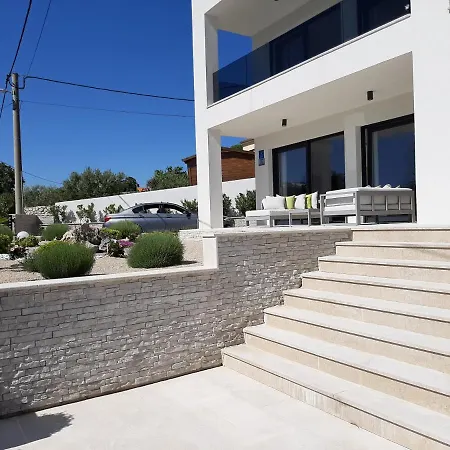 Holidayhousevista * Linardici