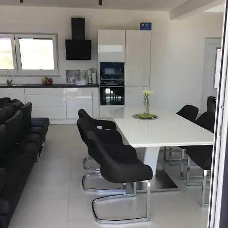 Holidayhousevista * Linardici